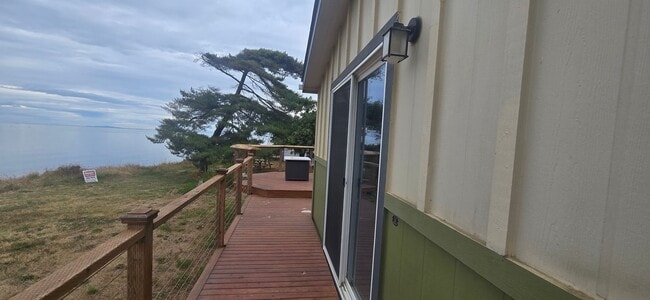 Building Photo - 200 Cypress Cir