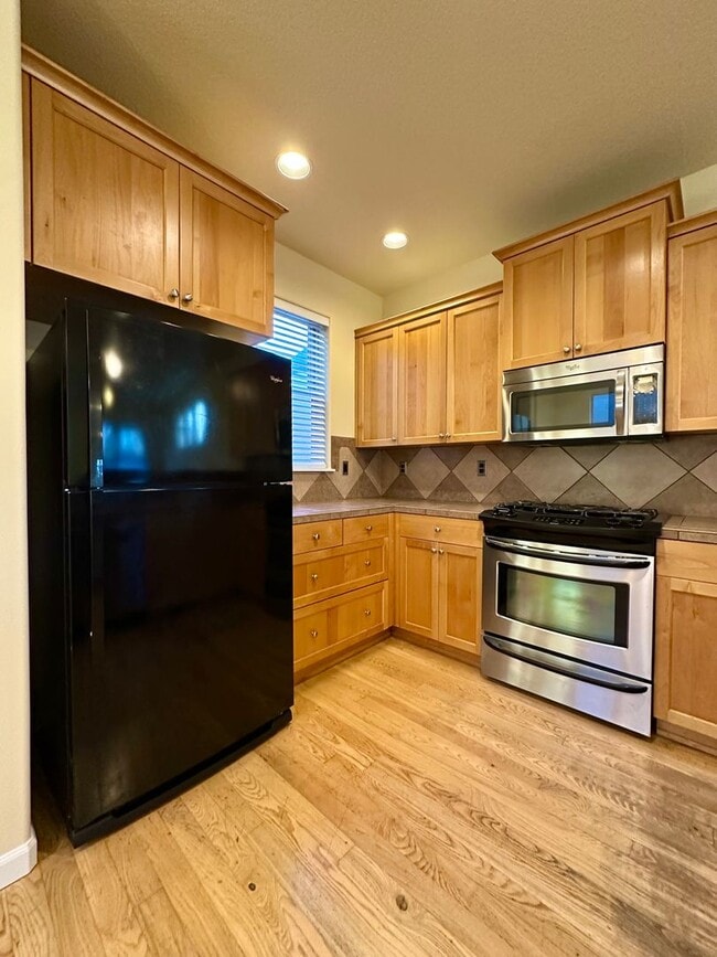 Building Photo - 63114 Dakota Dr