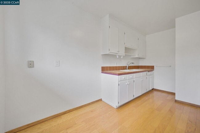 Building Photo - 2134 McGee Ave