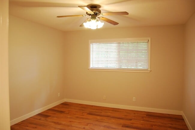Building Photo - 3 Bed 2 Bath Ranch Style home in Beaverton...