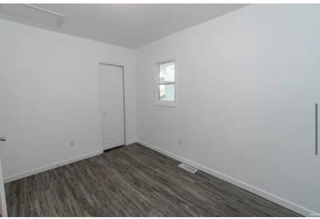 Building Photo - 2517 Kenwood Ave