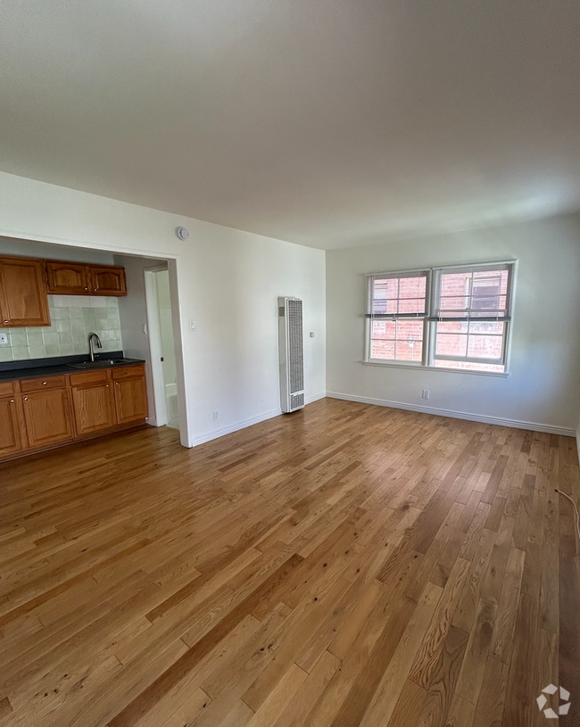 Building Photo - Charming studio in prime Los Angeles locat...