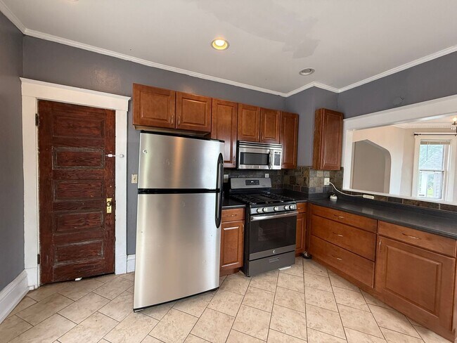 Building Photo - Elegant 2 Bed, 1 Bath Home on South Hill!