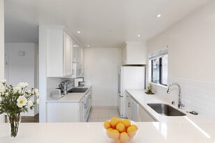 Building Photo - 48 Lyford Dr
