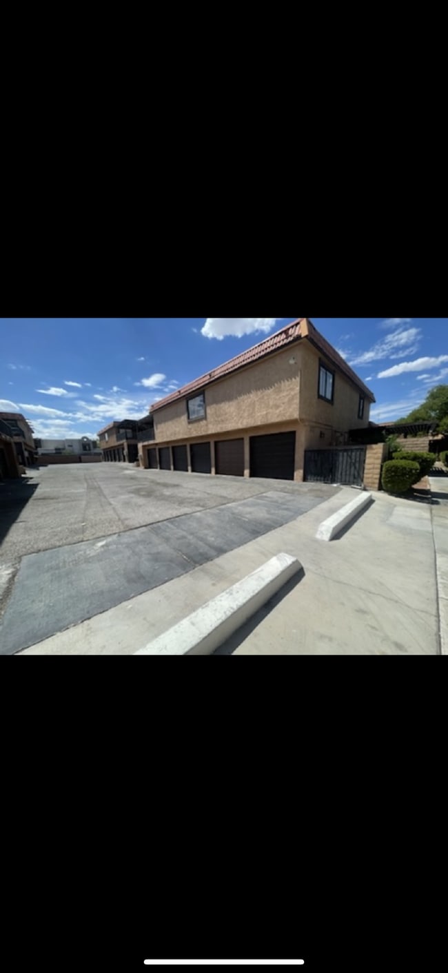 Primary Photo - Upstairs 2BD/1.5BA Condo with Washer/Dryer...