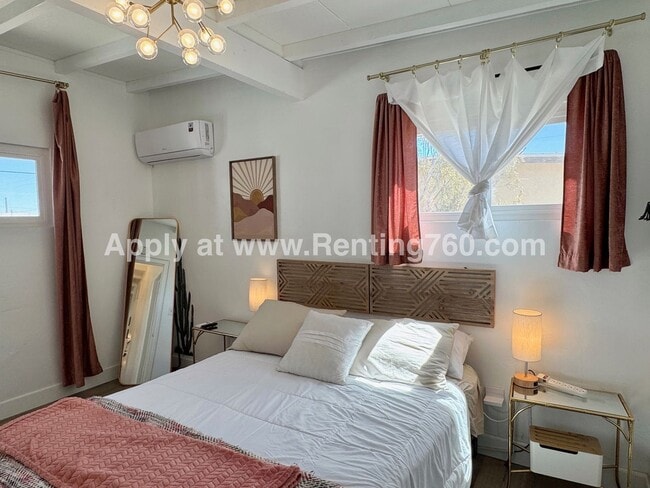 Building Photo - Cozy & Furnished 2 Bed 1 bath Home!