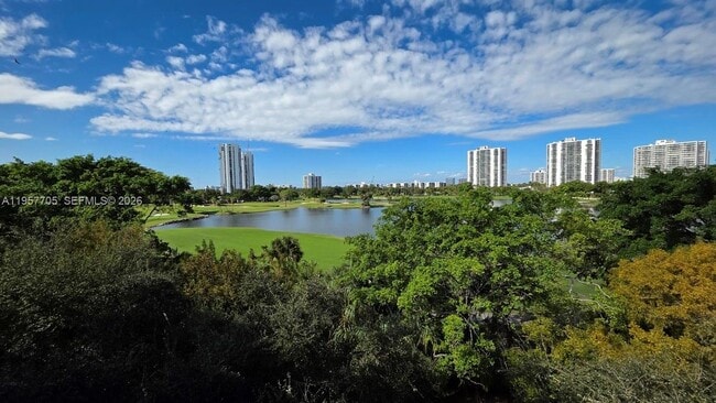 Building Photo - 20000 E Country Club Dr