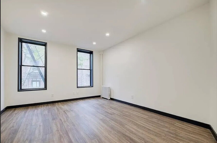 Building Photo - 439 W 46th St