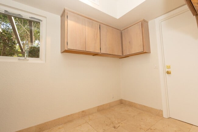 Building Photo - 4 Bedroom / 3 Bathroom Home With Panoramic...