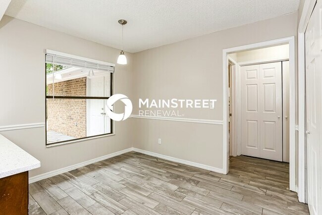 Building Photo - 4 Bedroom Pet-Friendly Home in FLEMING ISLAND, FL with Main Street Renewal