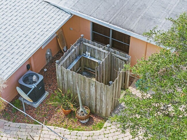 Building Photo - 2335 Sunset Ave