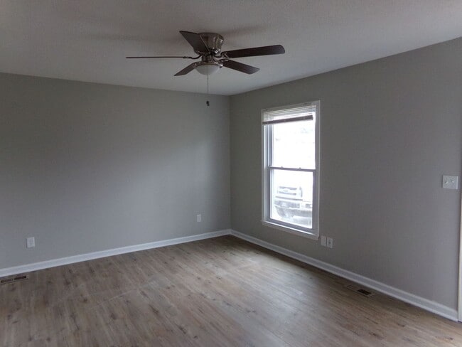 Building Photo - Stunning 4-bedroom, 2-bathroom home in Elizabethtown, KY!