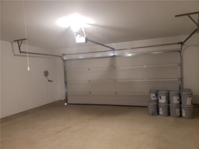 Building Photo - 104 Mountain Maple St