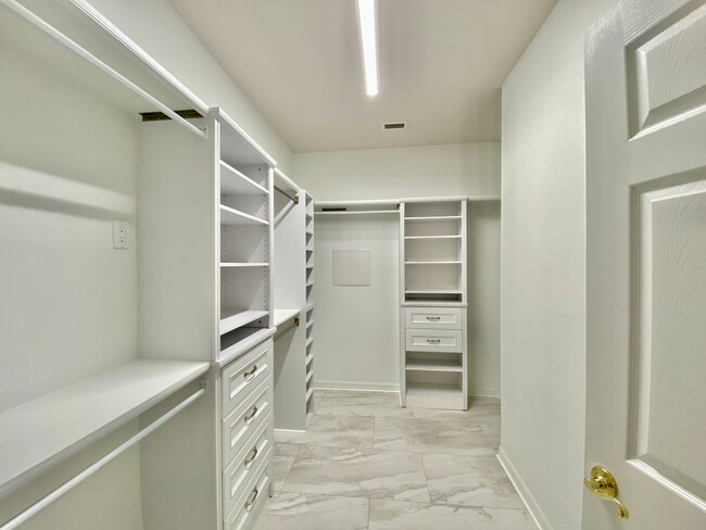 Building Photo - Renovated Haile Plantation Home – Move-In ...
