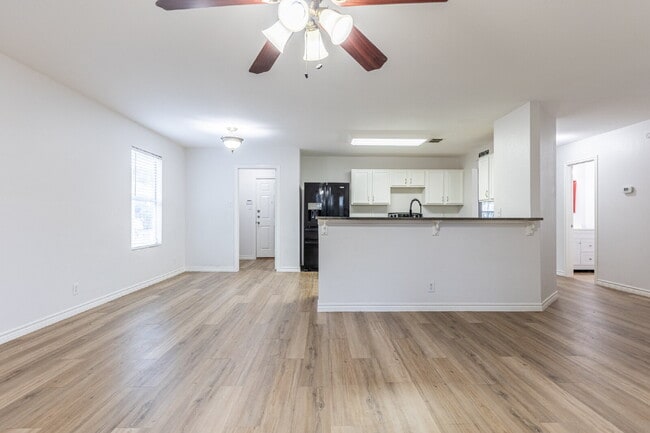 Building Photo - 228 Sophia Cir