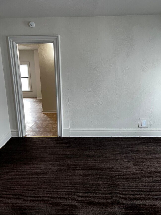 Building Photo - 1111 S Main St