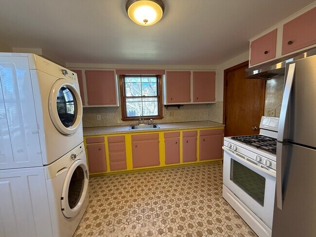 Building Photo - 38 Friend St