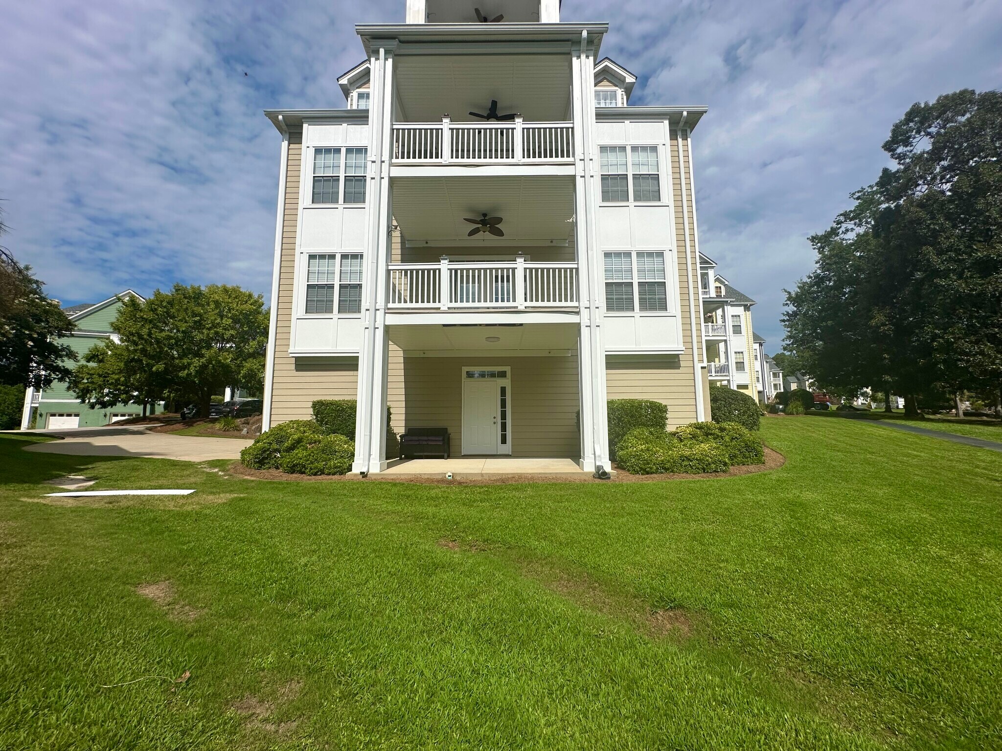 Building Photo - 149 Breezes Dr