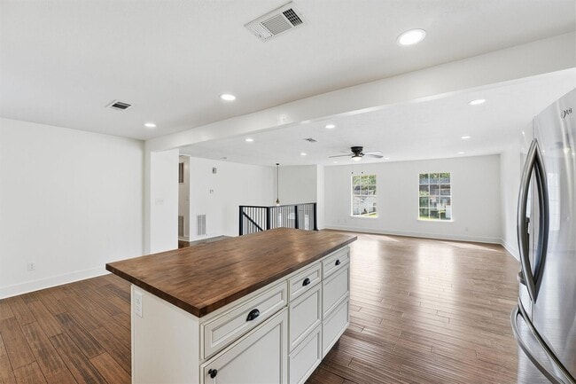 Building Photo - 3211 Park Garden Dr