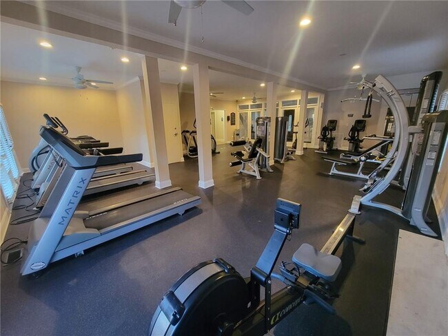 Building Photo - 23212 Plantation Dr NE