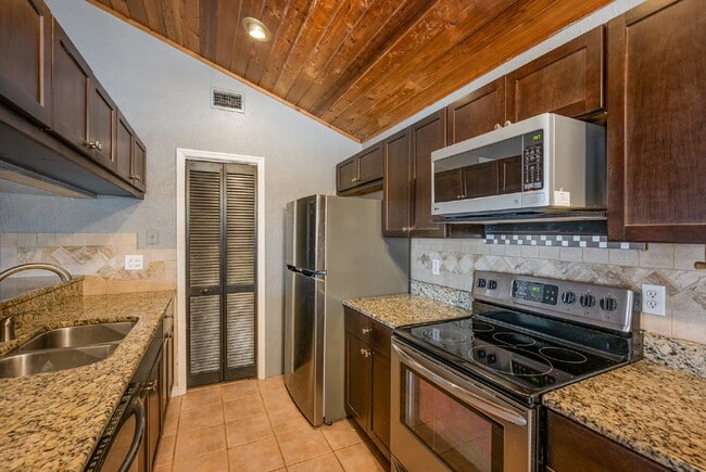 Building Photo - SUNTREE