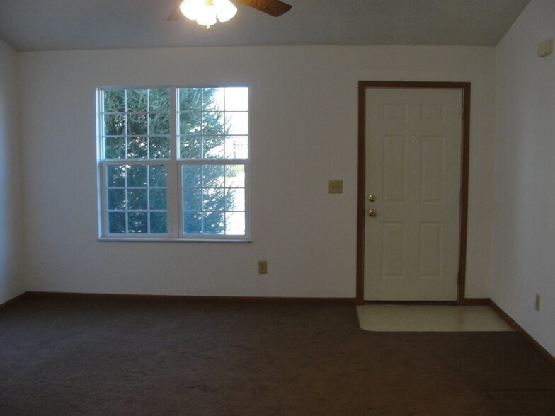 Building Photo - 2720 Fairview Ct