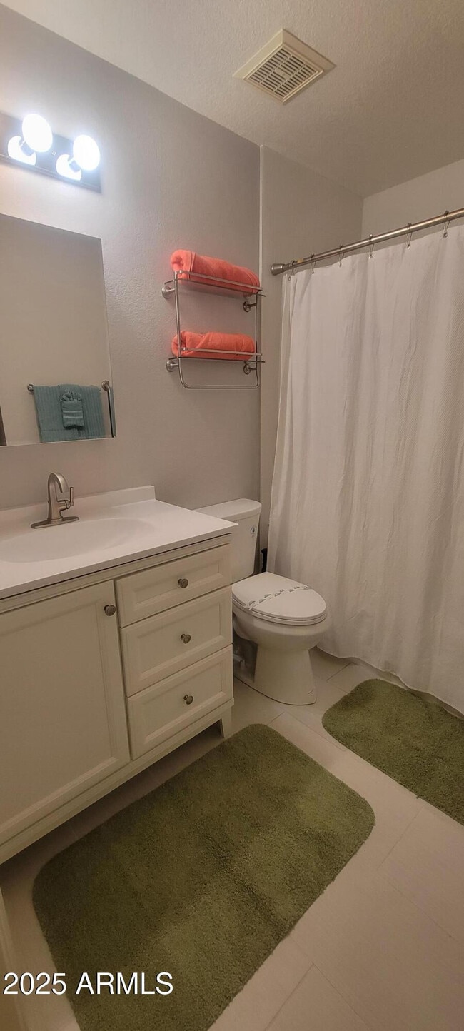 Building Photo - 9708 E Vía Linda