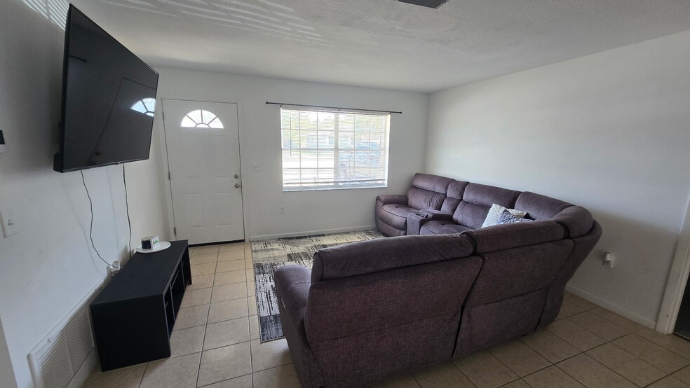 Building Photo - 15300 SW 43rd Terrace Rd