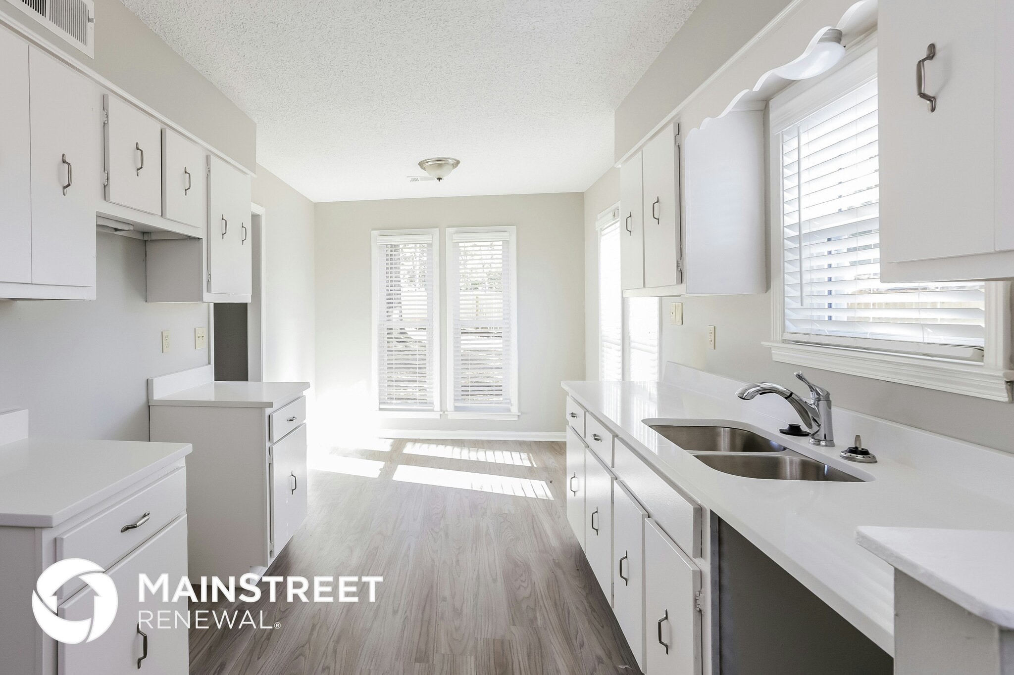 Building Photo - 4454 Westbury Dr