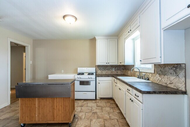 Building Photo - 2611 44th St