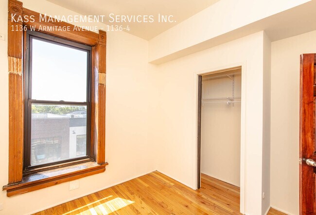 Building Photo - 1136 W Armitage Ave