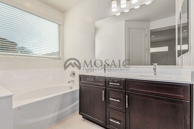 Building Photo - 42281 W Ramirez Dr