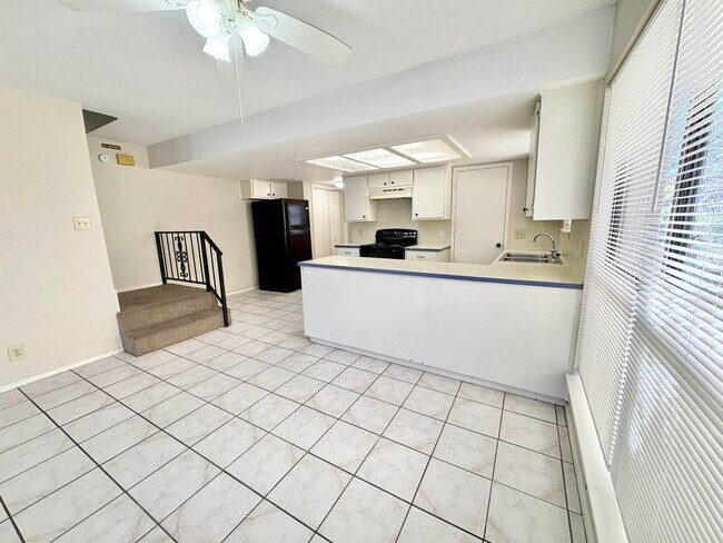 Building Photo - 601 Free Rein