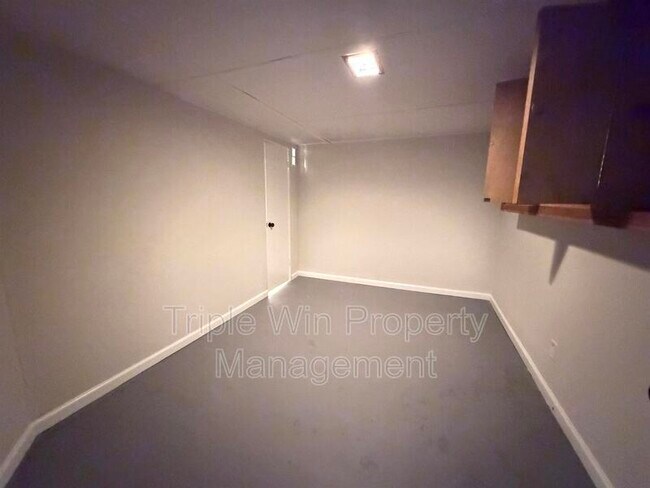 Building Photo - 10805 Landseer Dr