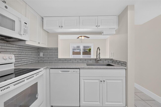 Building Photo - 20759 SW 83rd Ave