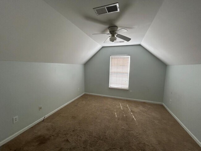 Building Photo - 8000 Pleasant Point Ln