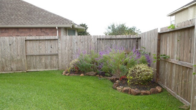 Building Photo - 4823 Cypress Spring Dr