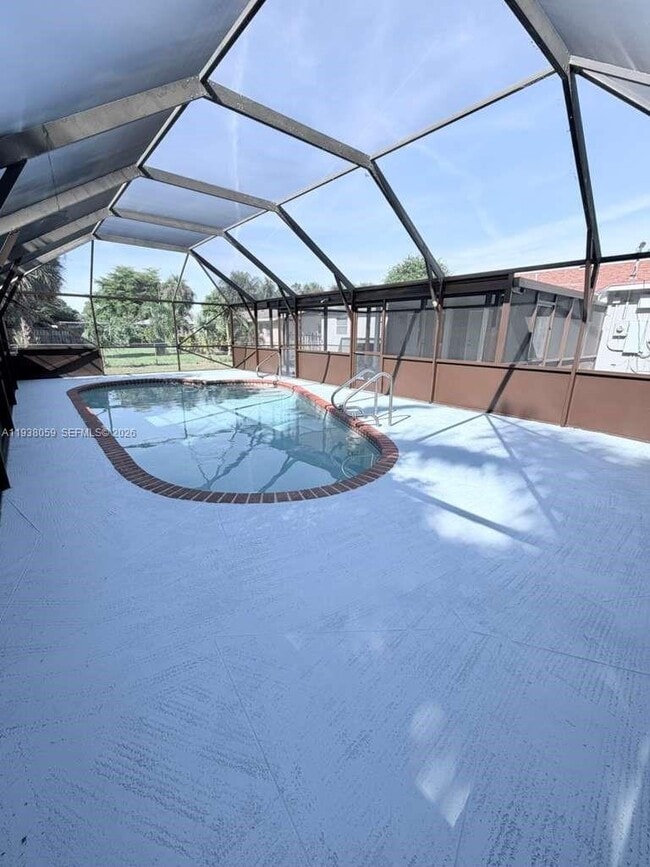 Building Photo - 134 SW 14th Ave