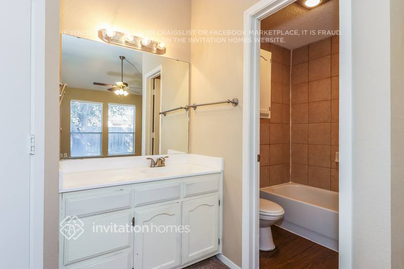 Building Photo - 313 Sunnyview Dr