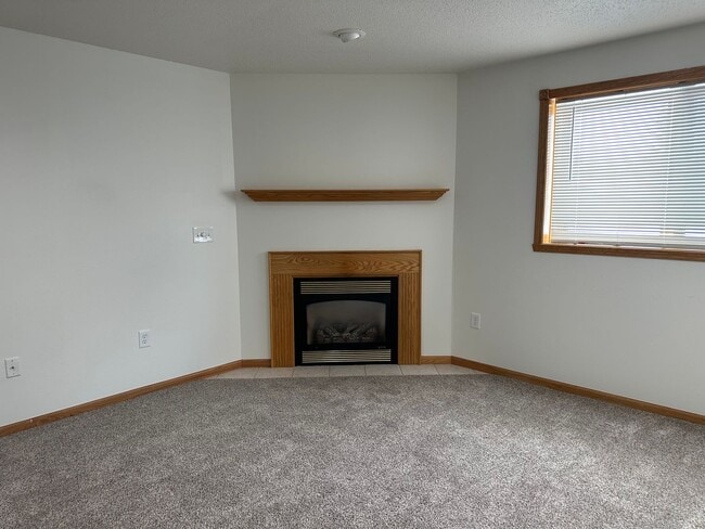 Building Photo - Comfortable 3-Bedroom with Garage & Fenced Yard for Rent