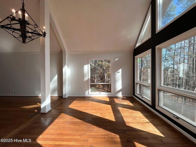 Building Photo - 7 Ash Ct