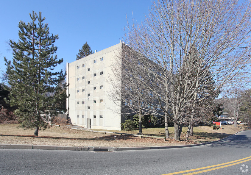 Primary Photo - Liberty Court