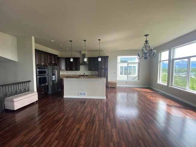 Building Photo - Meticulously well kept 3 bed, 3.5 bath Gov...