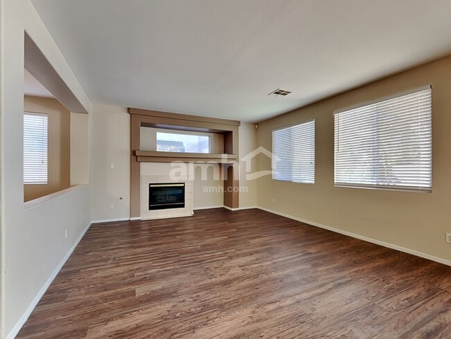 Building Photo - 1330 Summer Dawn Ave