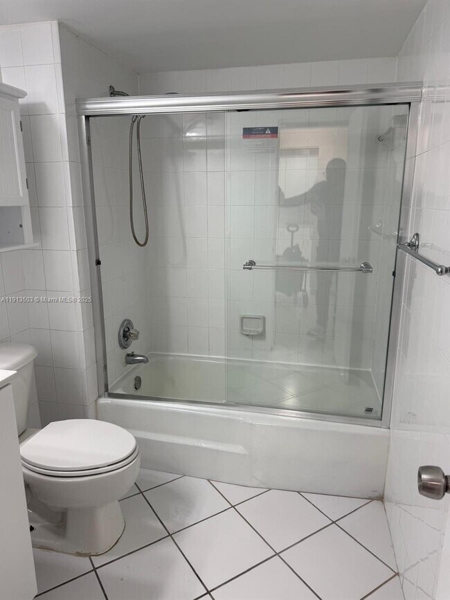 Building Photo - 1800 NW 24th Ave