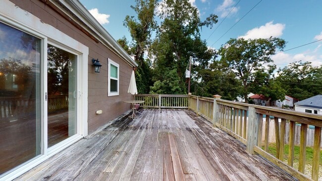 Building Photo - 236 Chatham St