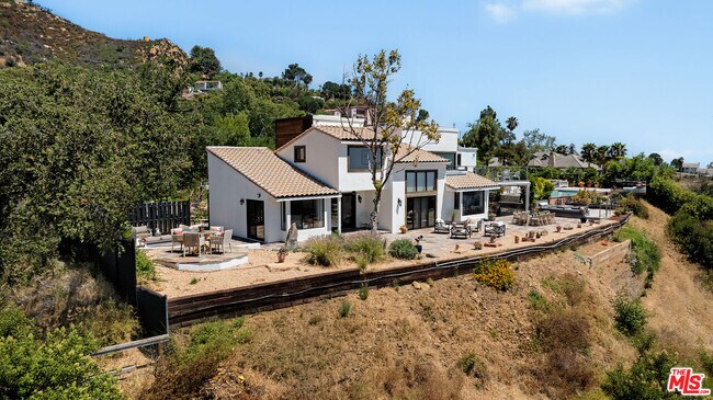 Building Photo - 231 Loma Metisse Rd