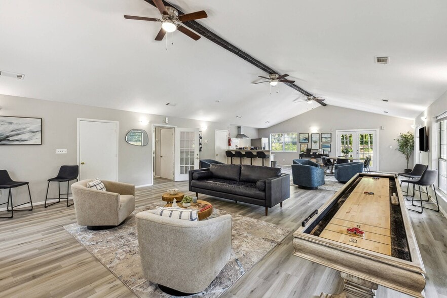 Building Photo - Lakeside Townhomes