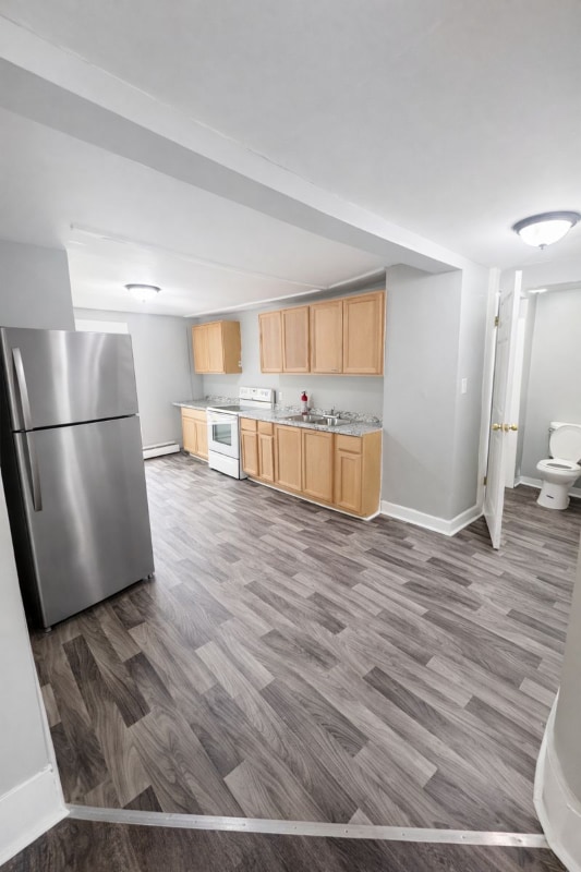 Building Photo - 37 Maple St