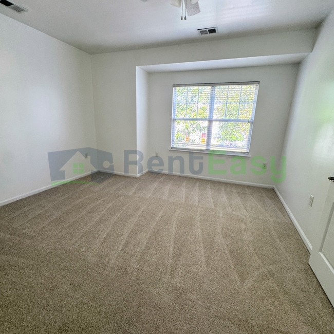 Building Photo - 1323 Emsworth Dr